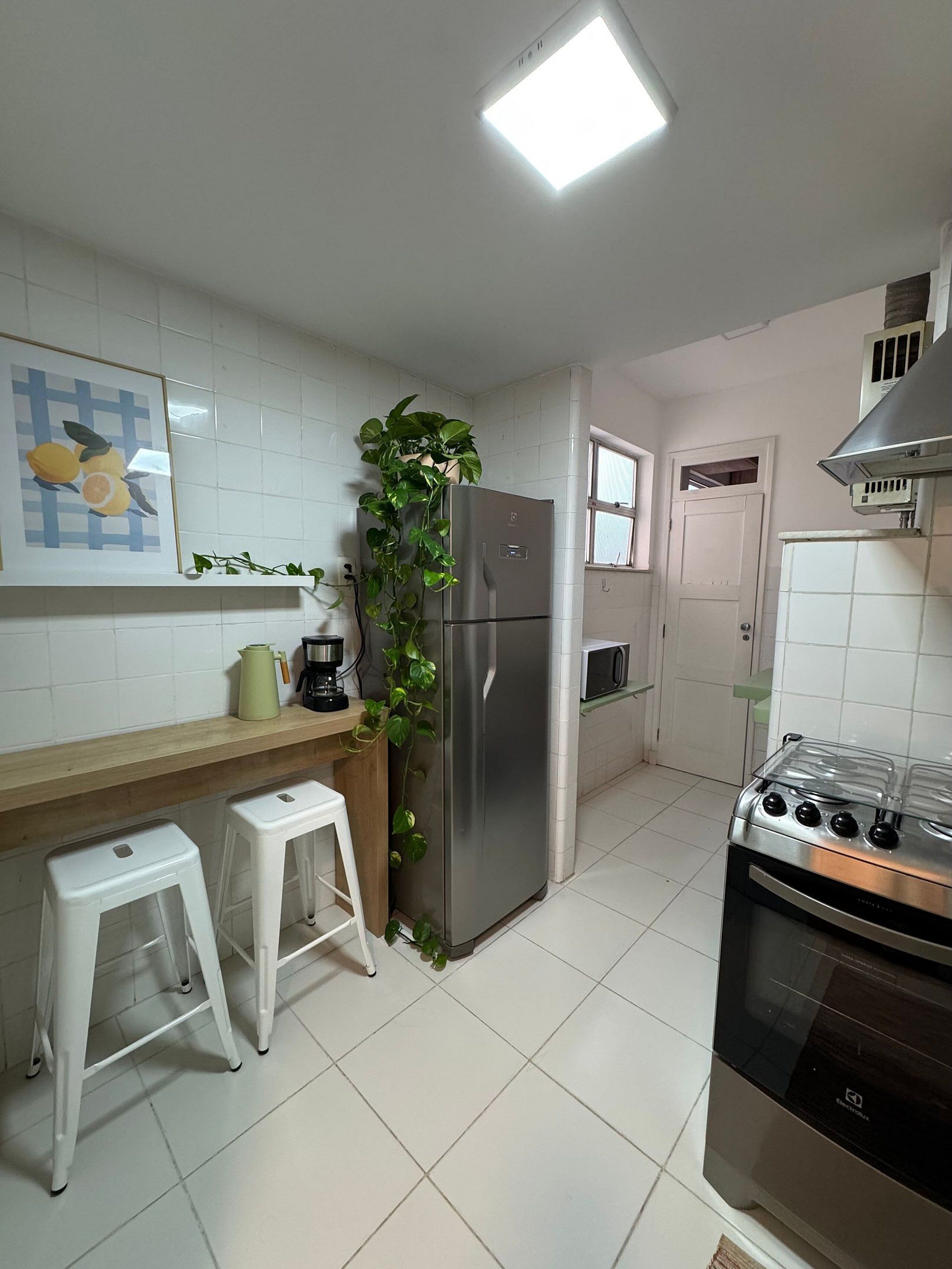 Réfrigérateur, micro-ondes, four, cafetière/bouilloire