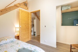 3 bedrooms, free WiFi, bed sheets