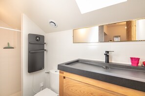 Hair dryer, towels