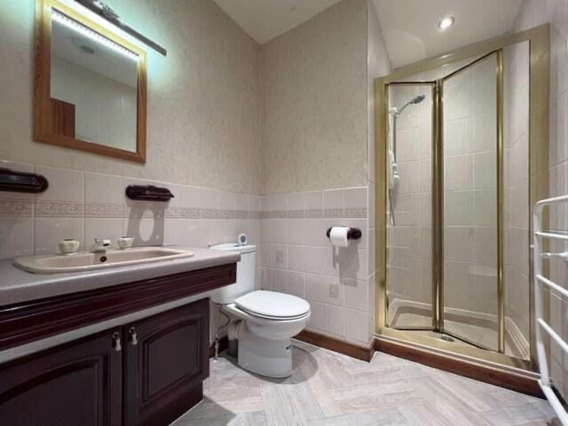 Shower, towels