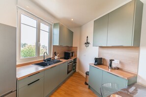 Fridge, microwave, oven, dishwasher