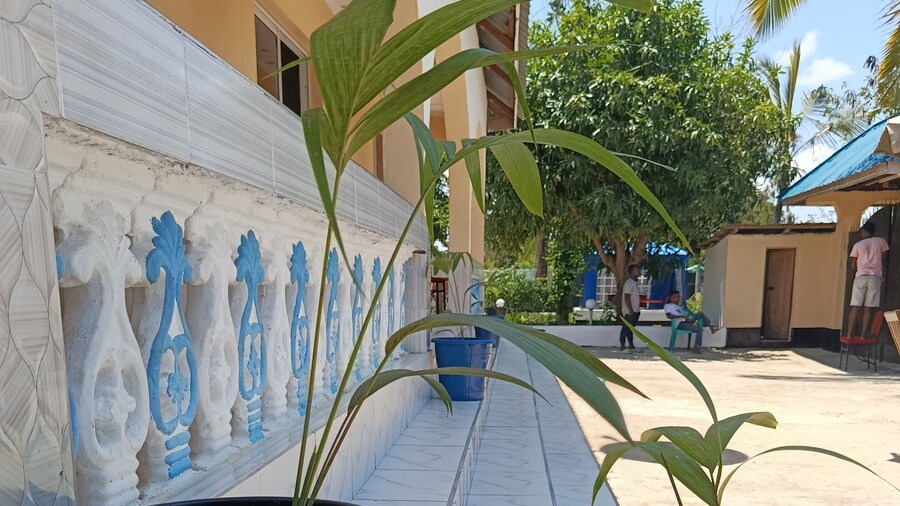 DZOMBO VIEW GARDENS HOTEL MENZAMWENYE