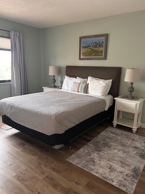 2 slaapkamers, een strijkplank/strijkijzer, gratis wifi, beddengoed