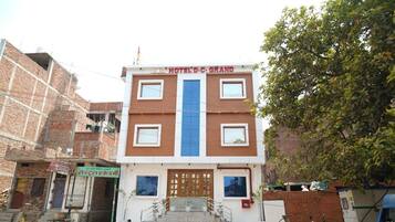 Mặt tiền nơi lưu trú