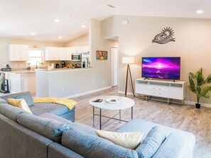 Smart-tv och ett bordtennisbord