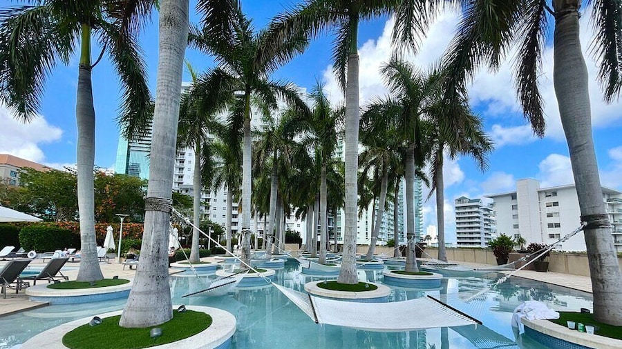 Four Seasons hotel 2bedroom suite