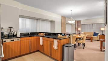 Luxury Suite, Partial Ocean View | Living area | 48-inch LED TV with satellite channels
