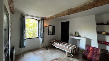 2 slaapkamers, een strijkplank/strijkijzer, wifi, beddengoed