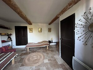 2 chambres, fer et planche Ă repasser, Wi-Fi, draps fournis