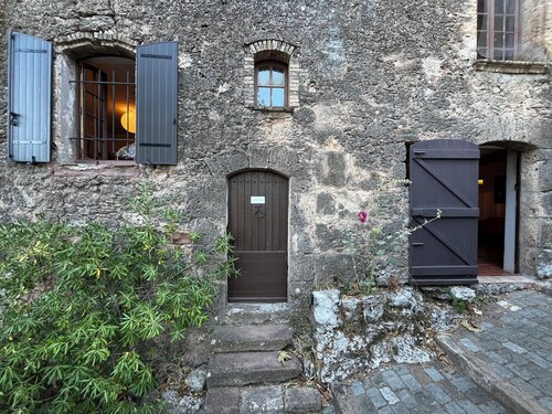 Maison dans un village médiéval.