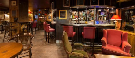Apartment | Bar (on property)