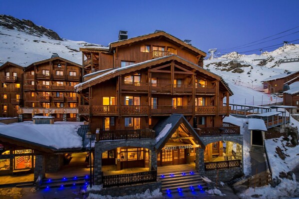 Apartment | Exterior - Woodsy Retreat in the Alps (Albiez-Montrond)