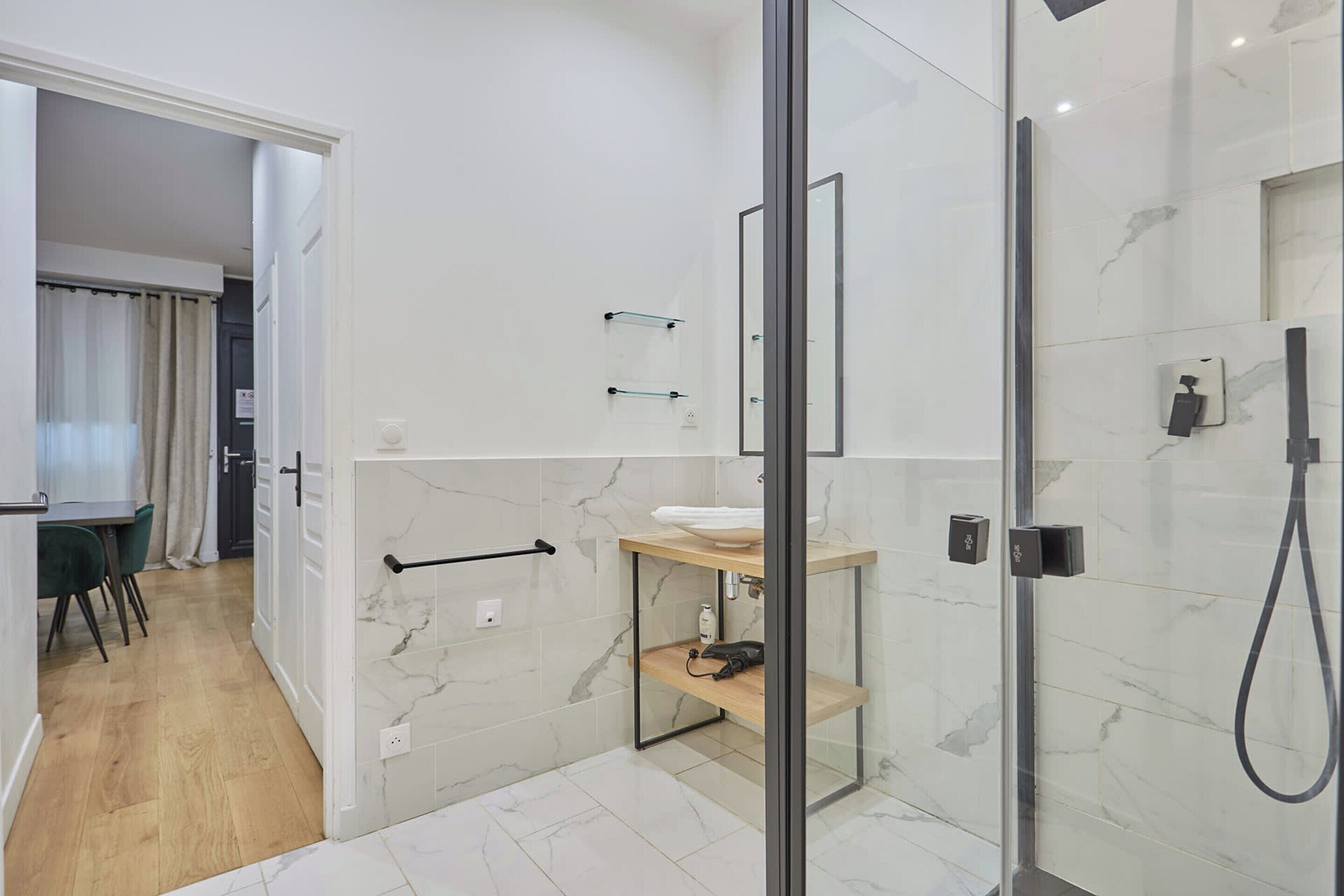 Apartment | Bathroom | Hair dryer, towels, soap, shampoo