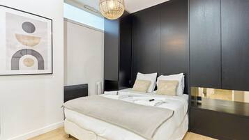 Apartment | 3 bedrooms, laptop workspace, iron/ironing board, bed sheets