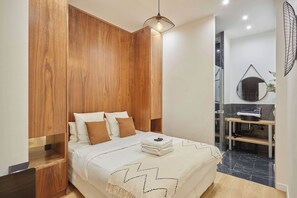 Apartment | 3 bedrooms, laptop workspace, iron/ironing board, bed sheets