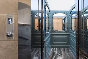 Interior - Elegant 2-Bedroom Apartment Overlooking Piazza della Signoria (Firenze)