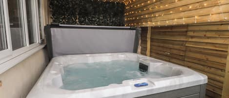 ChaumiÚre | Baignoire à remous intérieure