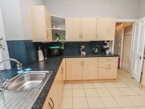 Private kitchen - The Causeway (Llandudno)