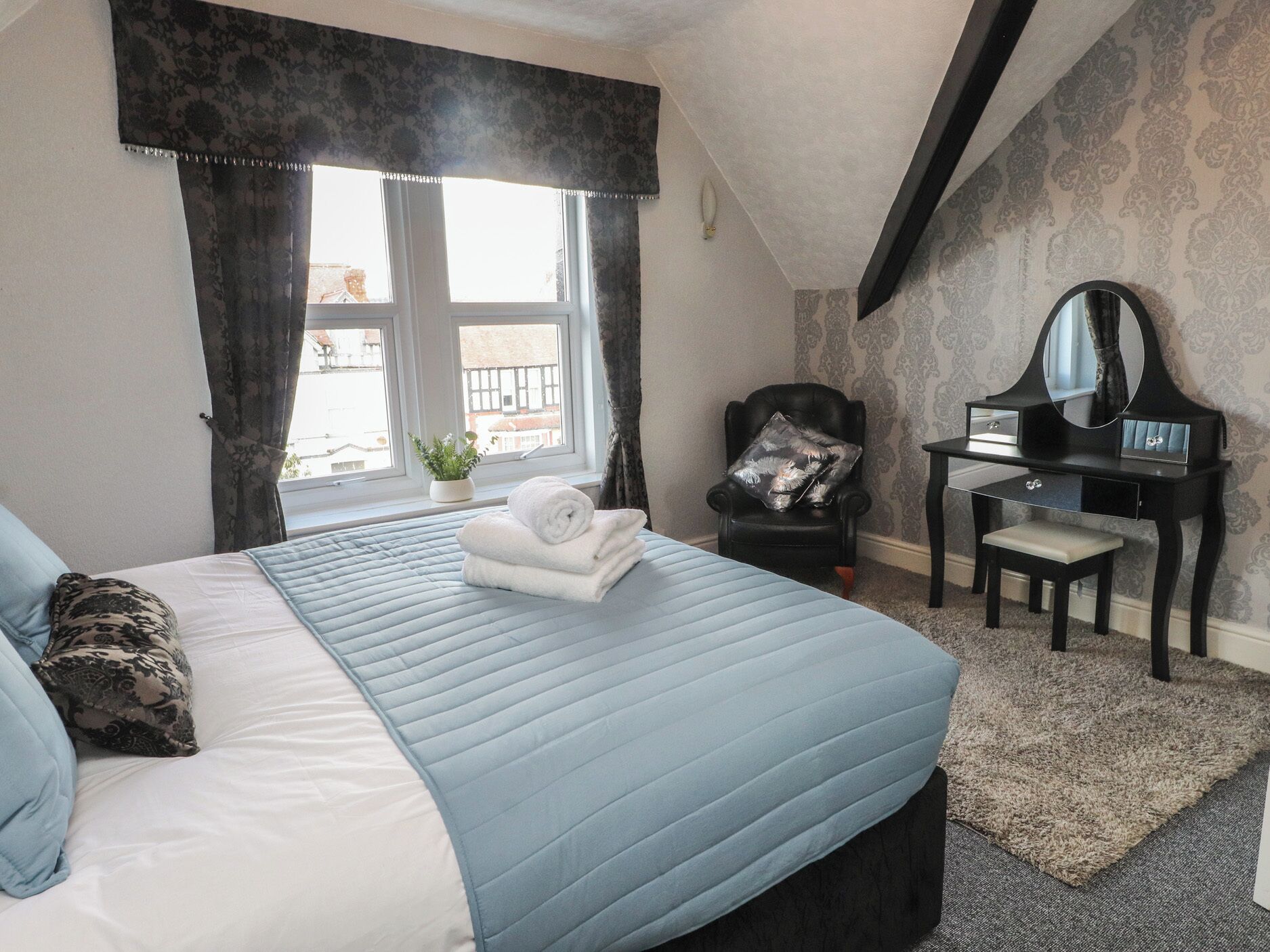 Cottage | 8 bedrooms, individually decorated, individually furnished, free WiFi