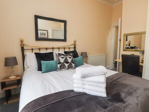 8 bedrooms, individually decorated, individually furnished, free WiFi - The Causeway (Llandudno)