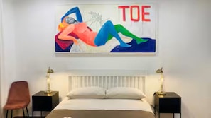 2 slaapkamers, een bureau, een strijkplank/strijkijzer, gratis wifi