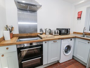 Cottage | Private kitchen | Dishwasher, cookware/dishes/utensils - Haulfryn (Dolwyddelan)