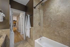 Shower, hair dryer, towels, soap - Best of Downtown Nashville! (Nashville)