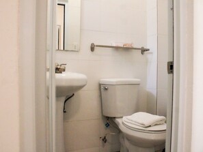 Villa, 1 Bedroom, Non Smoking, Kitchenette | Bathroom