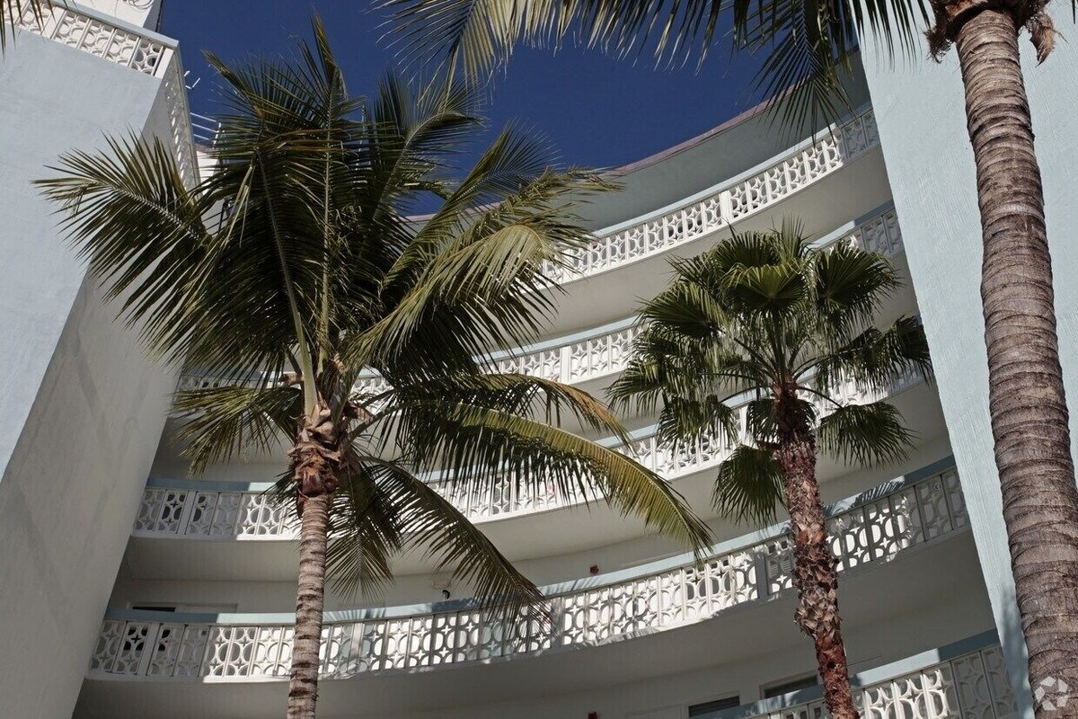 Beach Lover’s Paradise: Cozy rental just 5 minutes walk to Fort Lauderdale beach