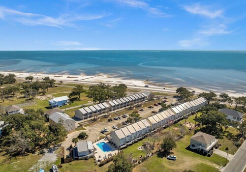 Coastal Escape - 2BR First-Floor Condo Steps from the Beach and Events
