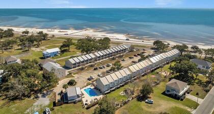 Coastal Escape - 2BR First-Floor Condo Steps from the Beach and Events