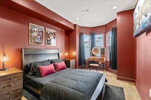 5 bedrooms, desk, iron/ironing board, WiFi