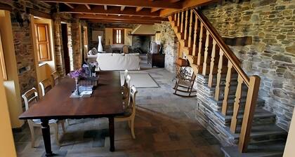 Room A Figueira in Mondoñedo with Mountain Views, Shared Terrace, and Wi-Fi