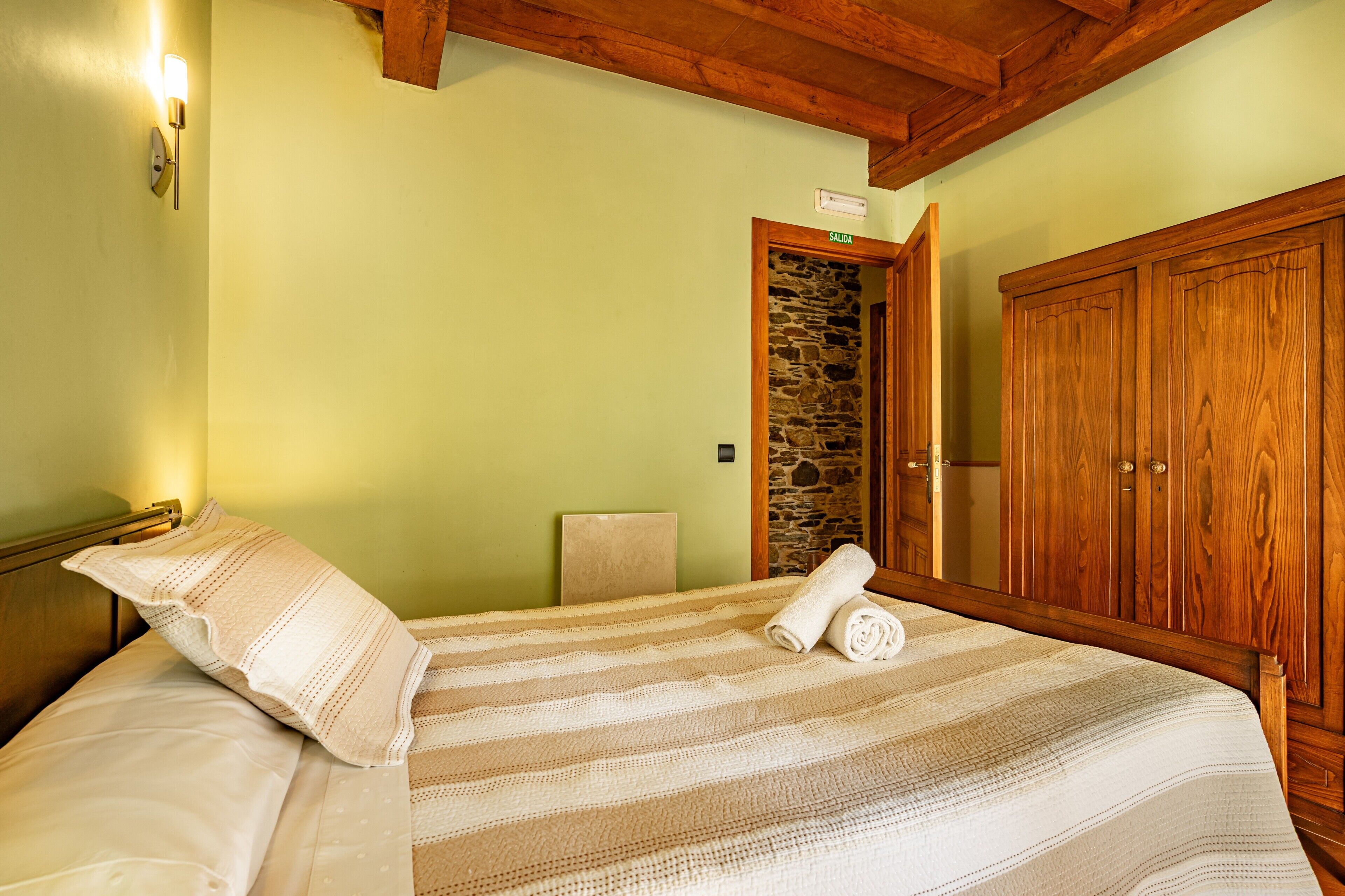 1 bedroom, WiFi, bed sheets