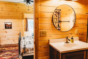 3 chambres, lit parapluie, Wi-Fi gratuit, draps fournis