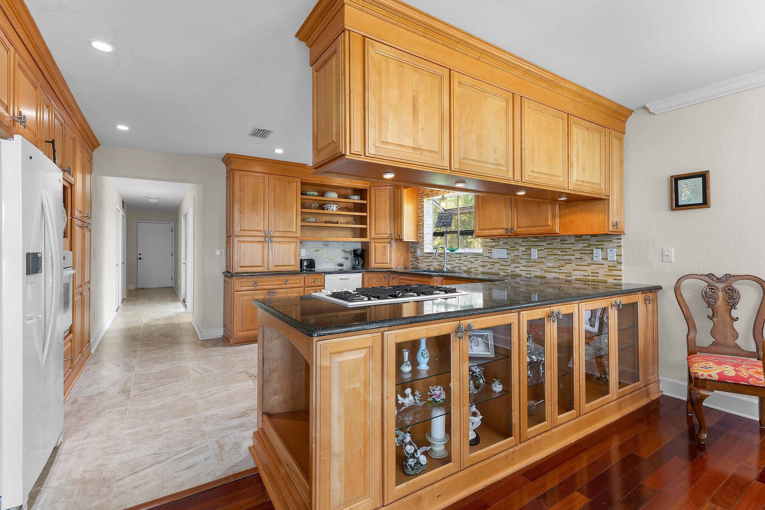 House, Multiple Beds (Sunrise on Halifax) | Private kitchen