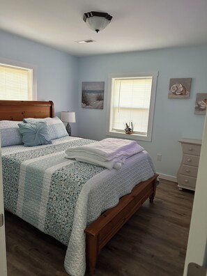 3 bedrooms, iron/ironing board, free WiFi, bed sheets