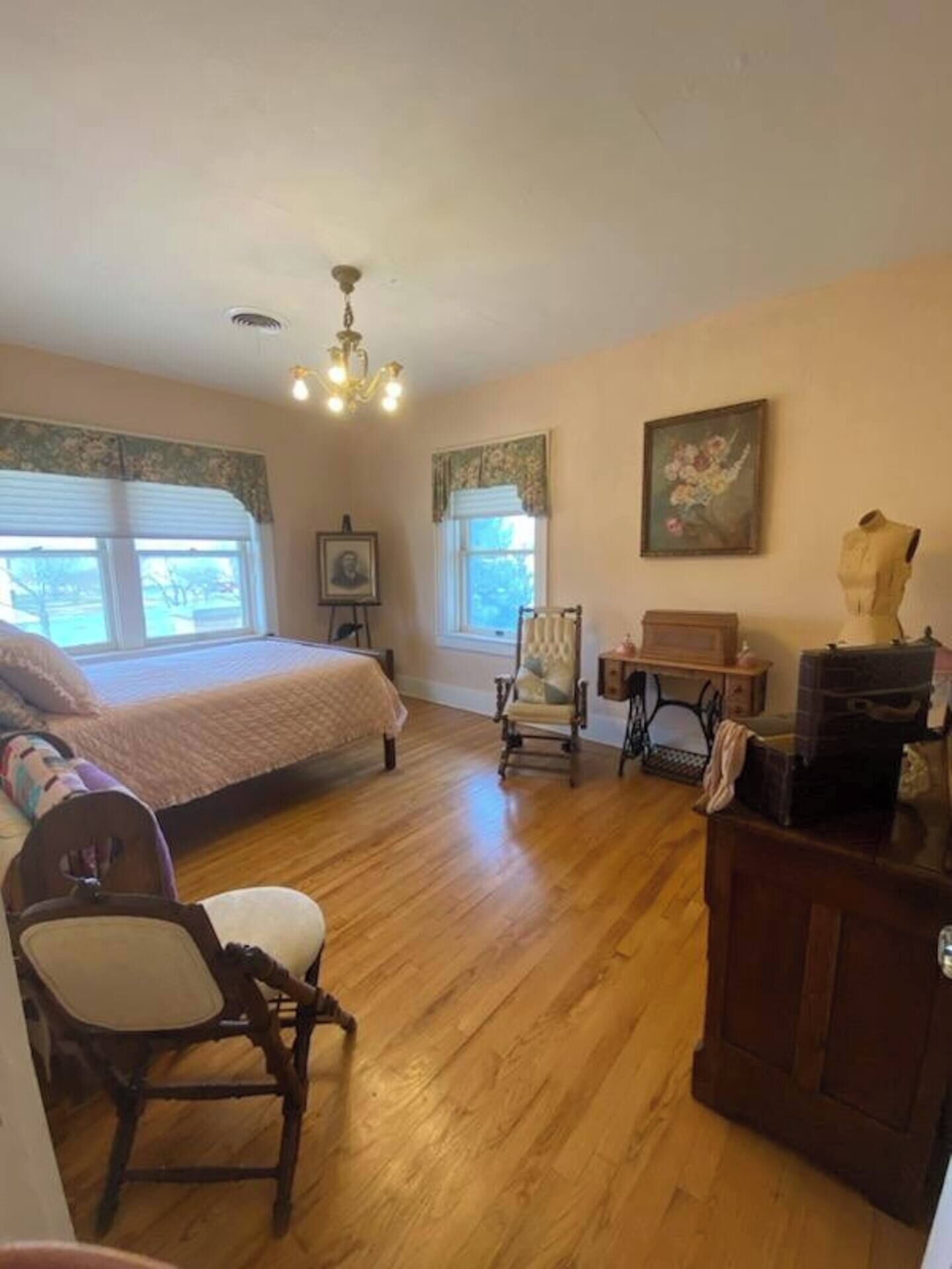 3 bedrooms, iron/ironing board, bed sheets