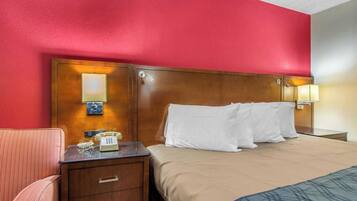 Habitación estándar, 1 cama King size, para no fumadores | Espacio para trabajar con laptop, cortinas blackout y insonorización