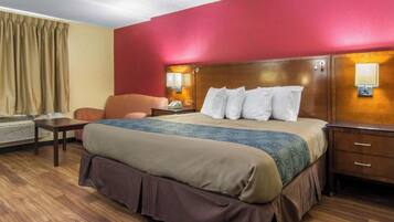 Khu vực làm việc phù hợp cho laptop, màn/rèm cản sáng, phòng cách âm