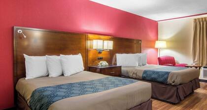 Forsyth Inn & Suites