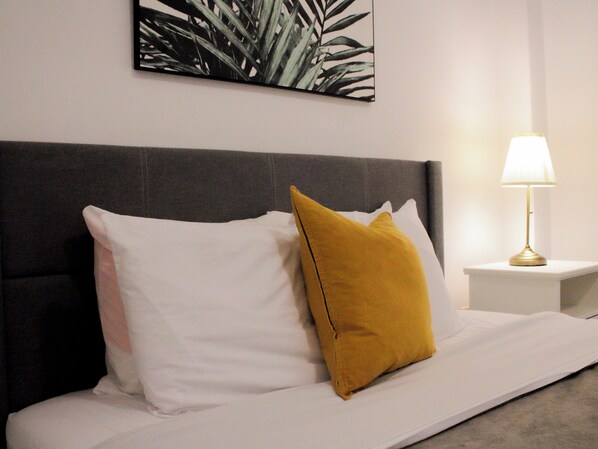 Iron/ironing board, free WiFi, bed sheets