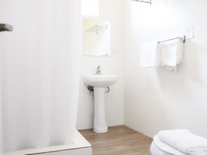 Bathroom - Villas Auxilio Mutuo 102 (San Juan)