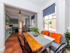 Dining - Central Caversham / Traditional English House | Pass the Keys (Reading)