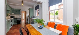 Central Caversham / Traditional English House | Pass the Keys