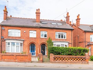 Exterior - Central Caversham / Traditional English House | Pass the Keys (Reading)