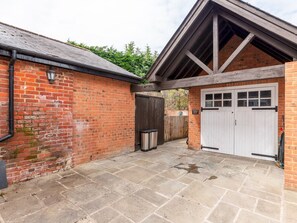 Exterior - Central Caversham / Traditional English House | Pass the Keys (Reading)