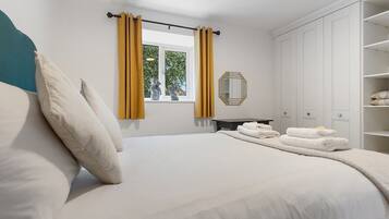 2 makuuhuonetta, silitysrauta/-lauta, ilmainen Wi-Fi, vuodevaatteet