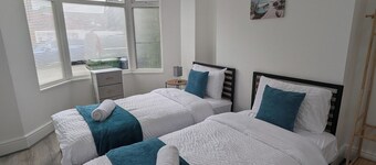 Contractors 4BR Home, Newly Refurb, Nr Centre