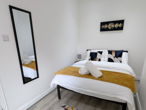 4 bedrooms, iron/ironing board, free WiFi, bed sheets